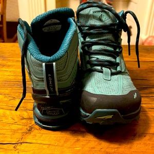 Cute blue hiking shoes worn 2x.